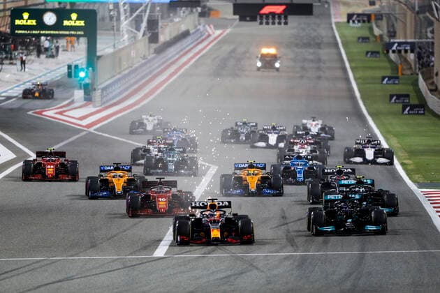 Start of the race, 33 VERSTAPPEN Max (nld), Red Bull Racing Honda RB16B, 44 HAMILTON Lewis (gbr), Mercedes AMG F1 GP W12 E Performance, action during Formula 1 Gulf Air Bahrain Grand Prix 2021 from March 26 to 28, 2021 on the Bahrain International Circuit, in Sakhir, Bahrain - Photo Frédéric Le Floc?h DPPI FORMULE 1 : Grand prix du Bahrein - Sakhir - Course - 28 03 2021 DPPI Panoramic 