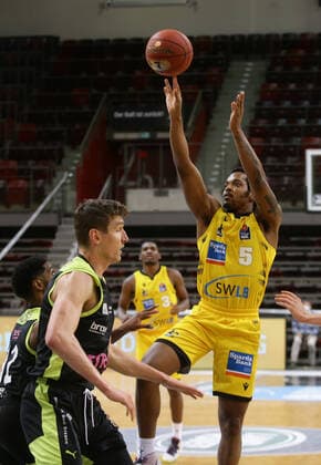 Ludwigsburg , Basketball easyCredit BBL Bundesliga , MHP RIESEN Ludwigsburg vs. medi Bayreuth , Barry Brown ( Riesen )
