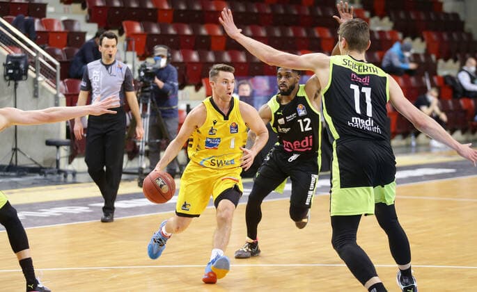 Ludwigsburg , Basketball easyCredit BBL Bundesliga , MHP RIESEN Ludwigsburg vs. medi Bayreuth , Jordan Hulls ( Riesen )