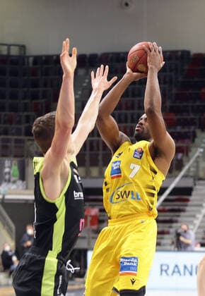Ludwigsburg , Basketball easyCredit BBL Bundesliga , MHP RIESEN Ludwigsburg vs. medi Bayreuth , Jamel McLean ( Riesen )