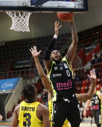 Ludwigsburg , Basketball easyCredit BBL Bundesliga , MHP RIESEN Ludwigsburg vs. medi Bayreuth , Dererk Pardon ( Bay )