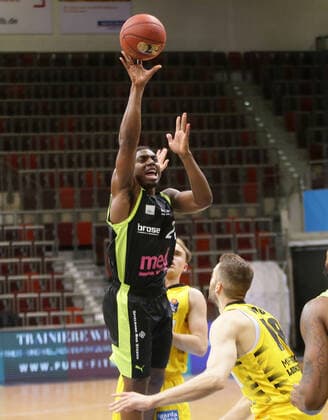 Ludwigsburg , Basketball easyCredit BBL Bundesliga , MHP RIESEN Ludwigsburg vs. medi Bayreuth , Frank Bartley ( Bay )