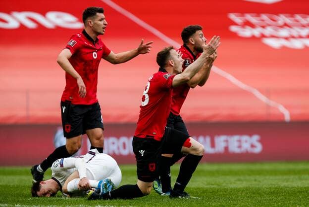 Mandatory Credit: Photo by Nikola Krstic BPI Shutterstock (11832717cn) (L-r) Berat Djimsiti of Albania, Ardian Ismajli of Albania and Keidi Bare of Albania react and Mason Mount of England lays injured Albania v England, FIFA World Cup, WM, Weltmeisterschaft, Fussball Qualifying Group I, Football, Arena Kombetare, Tirana, Albania - 28 Mar 2021 Albania v England, FIFA World Cup Qualifying Group I, Football, Arena Kombetare, Tirana, Albania - 28 Mar 2021 Copyright: xNikolaxKrstic BPI Shutterstockx 11832717cn