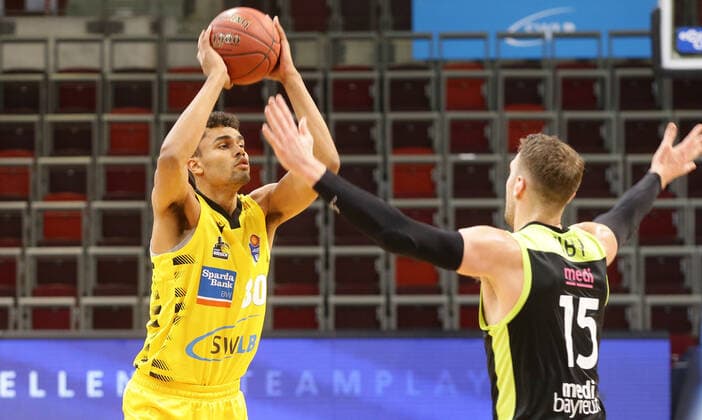 Ludwigsburg , Basketball easyCredit BBL Bundesliga , MHP RIESEN Ludwigsburg vs. medi von links: Oscar da Silva ( Riesen ) Matthew Tiby ( Bay ) ,