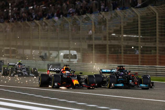 33 Max Verstappen (NED, Red Bull Racing), 44 Lewis Hamilton (GBR, Mercedes-AMG Petronas F1 Team), F1 Grand Prix of Bahrain at Bahrain International Circuit on March 28, 2021 in Sakhir, Bahrain. (Photo by HOCH ZWEI) Sakhir Bahrain
