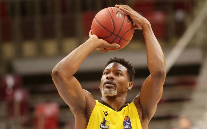 Ludwigsburg , Basketball easyCredit BBL Bundesliga , MHP RIESEN Ludwigsburg vs. medi Bayreuth , Yorman Polas bartolo ( Riesen )