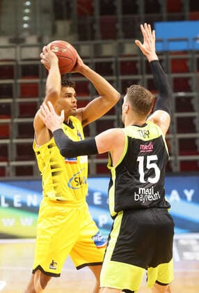 Ludwigsburg , Basketball easyCredit BBL Bundesliga , MHP RIESEN Ludwigsburg vs. medi Bayreuth , von links: Oscar da Silva ( Riesen ) Matthew Tiby ( Bay )