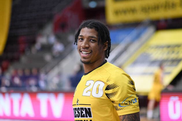 Desi Rodriguez (MHP Riesen Ludwigsburg) jubelt ueber den Sieg, GER, MHP Riesen Ludwigsburg vs. medi Bayreuth, 28.03.2021, 25. Spieltag easycredit Basketball Bundesliga, Spielzeit 2020 2021. GER, MHP Riesen Ludwigsburg vs. medi Bayreuth, 28.03.2021, 25. Spieltag easycredit Basketball Bundesliga, Spielzeit 2020 2021. Ludwigsburg Copyright: xEibnerxPressefoto MichaelxMemmlerx EP_MMR