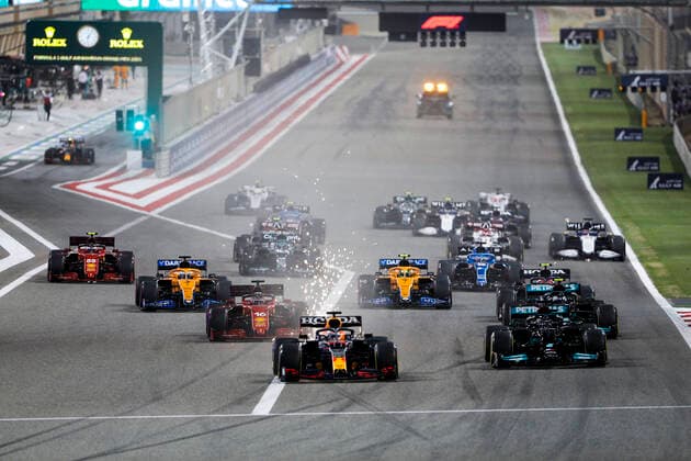 Start, 33 Max Verstappen (NED, Red Bull Racing), 44 Lewis Hamilton (GBR, Mercedes-AMG Petronas F1 Team), F1 Grand Prix of Bahrain at Bahrain International Circuit on March 28, 2021 in Sakhir, Bahrain. (Photo by HOCH ZWEI) Sakhir Bahrain