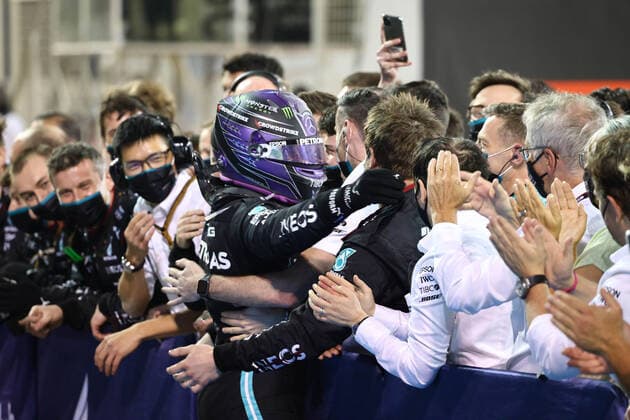 F1 Grand Prix of Bahrain 44 Lewis Hamilton (GBR, Mercedes-AMG Petronas F1 Team), F1 Grand Prix of Bahrain at Bahrain International Circuit on March 28, 2021 in Sakhir, Bahrain. (Photo by Steve Etherington for Mercedes-Benz Grand Prix Ltd. Daimler AG FIA Pool via HOCH ZWEI) Sakhir Bahrain Poolfoto HOCH ZWEI Pool Daimler AG ,EDITORIAL USE ONLY