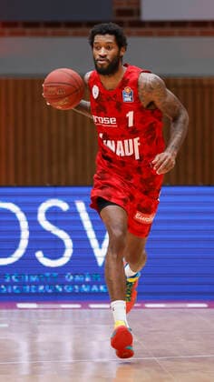 28.03.2021, Basketball, BBL 2020 2021, 25. Spieltag, s.Oliver Wuerzburg - Telekom Baskets Bonn, GER, Wuerzburg, s.Oliver Arena, Bild: v. li. Perry Jones III (s.Oliver Wuerzburg) Copyright: HMBxMedia xHeikoxBecker
