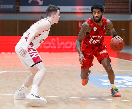 28.03.2021, Basketball, BBL 2020 2021, 25. Spieltag, s.Oliver Wuerzburg - Telekom Baskets Bonn, GER, Wuerzburg, s.Oliver Arena, Bild: v. li. Simonas Lukosius (Telekom Baskets Bonn) und Perry Jones III (s.Oliver Wuerzburg) Copyright: HMBxMedia xHeikoxBecker