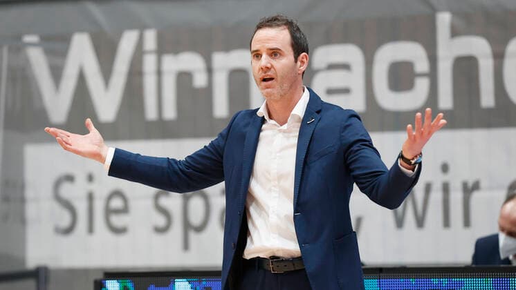 28.03.2021, Basketball, BBL 2020 2021, 25. Spieltag, s.Oliver Wuerzburg - Telekom Baskets Bonn, GER, Wuerzburg, s.Oliver Arena, Bild: v. li. Headcoach William Voigt (Telekom Baskets Bonn) Copyright: HMBxMedia xHeikoxBecker
