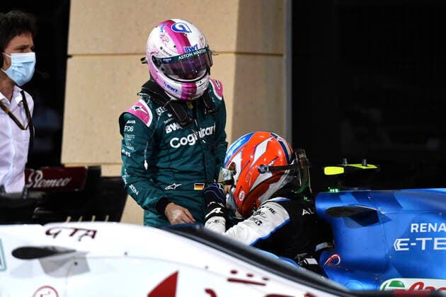 VETTEL Sebastian Aston Martin F1 Team nach dem Rennen mit OCON Esteban von Alpine FIA Formel 1 Saison 2021 in Bahrain 3.Tag Rennen Am 28.03.2021 Bahrain International Circuit As-Sachir
