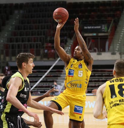 Barry Brown Jr. (Riesen) . MHP Riesen Ludwigsburg vs.Medi Bayreuth . Basketball-Bundesliga 2020-2021. Ludwigsburg , GER, 28.03.2021,