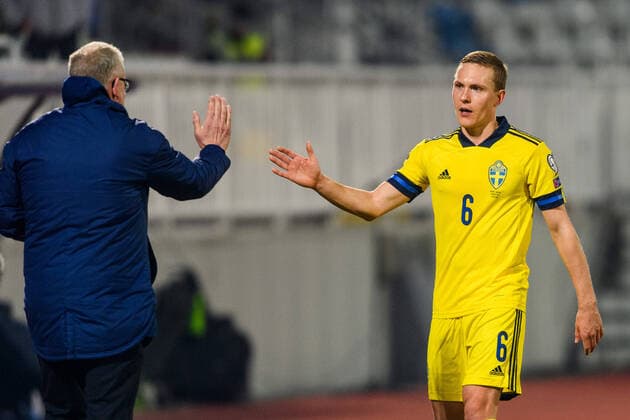 210328 Janne Andersson, head coach and Ludwig Augustinsson of Sweden during the FIFA World Cup, WM, Weltmeisterschaft, Fussball Qualifier football match between Kosovo and Sweden on March 28, 2021 in Pristina. Photo: Ludvig Thunman BILDBYRAN kod LT LT0140 fotboll football soccer fotball vm-kval kval fifa world cup qualifier qualifier kosovo sverige sweden sverige a bbeng *** 210328 Janne Andersson, head coach and Ludwig Augustinsson of Sweden during the FIFA World Cup Qualifier football match between Kosovo and Sweden on March 28, 2021 in Pristina Photo Ludvig Thunman BILDBYRAN kod LT LT0140 fotboll football soccer fotball vm kval kval fifa world cup qualifier qualifier kosovo sweden sweden sverige a bbeng,  Copyright: LUDVIGxTHUNMAN BB210328LT249