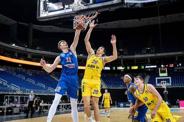 Philipp Hartwich (MBC, No.12) Simone Fontecchio (Alba Berlin, No.20) Basketball Berlin 28.03.2021 Saison 2020 2021 easyCredit BBL 1. Bundesliga Alba Berlin - SYNTAINICS MBC Weißenfels