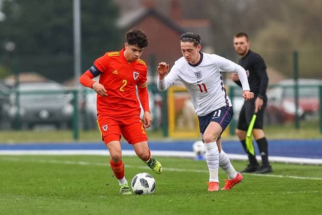 Wales v England 29 03 2021. U18 International Friendly, Länderspiel, Nationalmannschaft Wale?s U18 Keelan Williams (2) under pressure from England Under 18 s Louie Barry (11) during the international friendly match between U18 Wales and U18 England at Leckwith Stadium, Cardiff, Wales on 29 March 2021. Cardiff Leckwith Stadium Wales Editorial use only , Copyright: xDanxMintox PSI-12188-0026