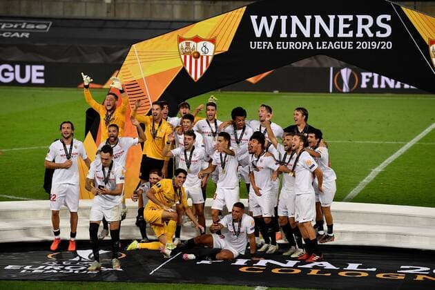 Mandatory Credit: Photo by RemotePhotoPress Shutterstock (10750880ev) Players of Sevilla FC celebrate the victory with the trophy after the UEFA Europa League Final between Sevilla v Inter Milan, UEFA Europa League Final, RheinEnergieSTADION, Cologne, Germany - 21 Aug 2020 Sevilla v Inter Milan, UEFA Europa League Final, RheinEnergieSTADION, Cologne, Germany - 21 Aug 2020  Copyright: xRemotePhotoPress Shutterstockx 10750880ev