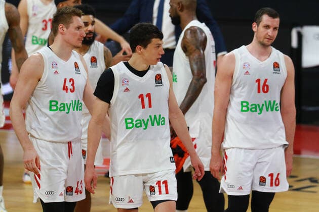 v.l.: Leon Radosevic, 11 Vladimir Lucic, 16 Paul Zipser (FCBB) frustriert, ratlos, unzufrieden am Spielende Basketball, EuroLeague, FC Bayern München vs. Fenerbahce Istanbul im Audi Dome am 30.03.2021 FOTO: Mladen Lackovic LakoPress
