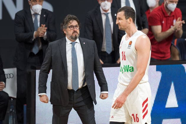 Basketball, Euroleague, day0}.03.2021, FC Bayern München - Fenerbahce Istanbul. Im Bild Head Coach des FC Bayern München Andrea TRINCHIERI wütend sauer auf Paul ZIPSER (FC Bayern München, 16). München Audi Dome Bayern Deutschland Copyright: Passion2Press.dex xMarkusxFischerx