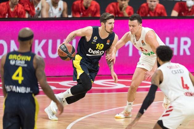 Basketball, Euroleague, day0}.03.2021, FC Bayern München - Fenerbahce Istanbul. Im Bild Nando DE COLO (Fenerbache Instanbul, 19) und Zan Mark SISKO (FC Bayern München, 31). München Audi Dome Bayern Deutschland Copyright: Passion2Press.dex xMarkusxFischerx