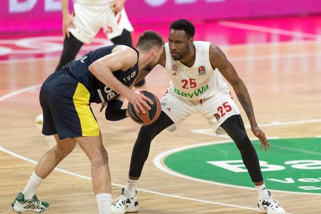 Basketball, Euroleague, day0}.03.2021, FC Bayern München - Fenerbahce Istanbul. Im Bild Jan VESELY (Fenerbache Instanbul, 24) und JaJuan JOHNSON (FC Bayern München, 25). München Audi Dome Bayern Deutschland Copyright: Passion2Press.dex xMarkusxFischerx