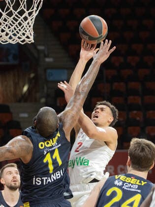 Bayerns 2 Wade BALDWIN IV vs Fenerbahces 11 O QUINN. Basketball, Euroleague, FC Bayern - Fernerbahce Istanbul, Saison 2020-2021, am 30.3.2021 in Muenchen, A U D I D O M E, Deutschland. Quelle Copyright Credit : Oryk HAIST