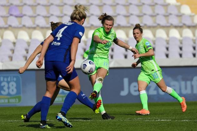 Sport Themen der Woche KW13 Bilder des Jahres 2021, Sport 03 März Sport Bilder des Tages Budapest, March 31th 2021: Alex Popp ( 11 VfL Wolfsburg) in action during the UEFA Womens Champions League match between VFL Wolfsburg and Chelsea FC at Szusza Ferenc Stadium in Budapest, Hungary Gabor Sas Uefa Women s Champions League - Wolfsburg v Chelsea 