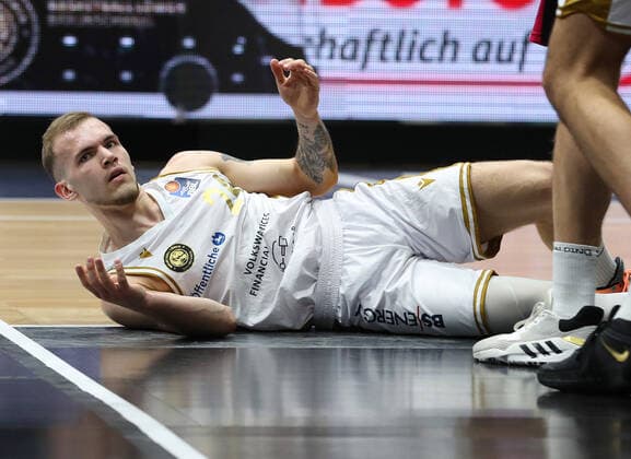 Löwen Braunschweig vs. Bonn, BBL Braunschweig, 31.03.2021, BASKETBALL - easyCredit BBL Basketball Bundesliga, Löwen Braunschweig vs. Telekom Baskets Bonn, Saison 2020 21. Amas Velicka (Löwen Braunschweig) Braunschweig