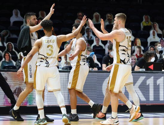 Löwen Braunschweig vs. Bonn, BBL Braunschweig, 31.03.2021, BASKETBALL - easyCredit BBL Basketball Bundesliga, Löwen Braunschweig vs. Telekom Baskets Bonn, Saison 2020 21. Jubel Braunschweig