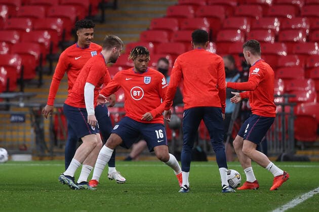 England v Poland 2022 FIFA World Cup, WM, Weltmeisterschaft, Fussball Qualifiers The England warm up players before the 2022 FIFA World Cup Qualifiers match at Wembley Stadium, London Content Not Available For UK Newspapers Copyright: xPaulxChestertonx FIL-15363-0003