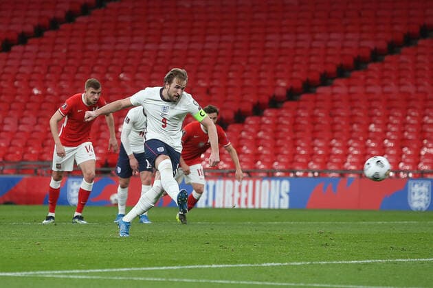 England v Poland 2022 FIFA World Cup, WM, Weltmeisterschaft, Fussball Qualifiers Harry Kane of England scores his sides 1st goal from the penalty spot during the 2022 FIFA World Cup Qualifiers match at Wembley Stadium, London Content Not Available For UK Newspapers Copyright: xPaulxChestertonx FIL-15363-0011
