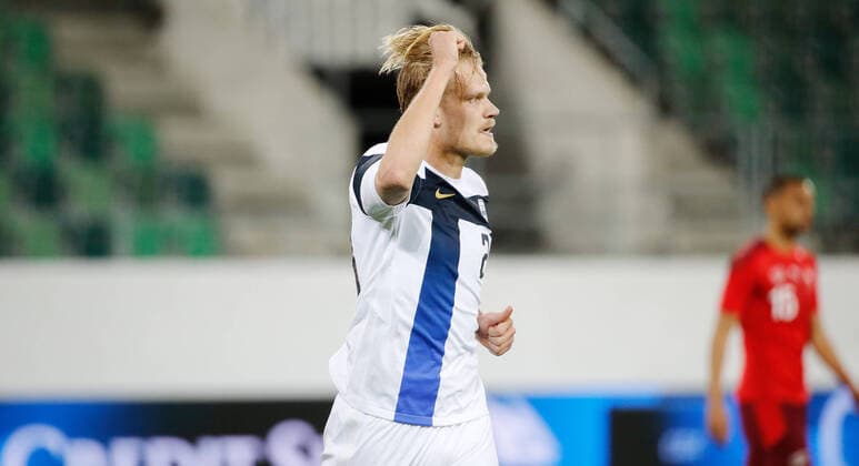Foto Manuel Geisser 31.03.2021 Sankt Gallen : Kybunpark St.Gallen , Saison 2020 2021 Herren Fussball Test Länderspiel Schweiz - Finnland Torjubel beim 1:2 Joel Pohjanpalo (Finnland) *** Photo Manuel Geisser 31 03 2021 Sankt Gallen Kybunpark St Gallen , Season 2020 2021 Men Football Test International Switzerland Finland Goal celebration at 1 2 Joel Pohjanpalo Finland 