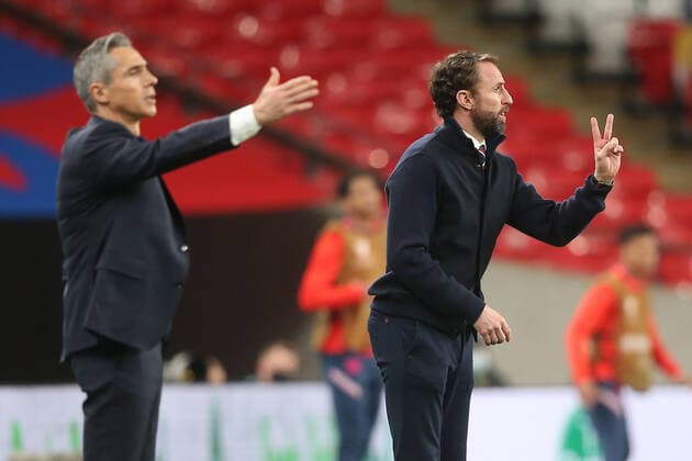 England v Poland 2022 FIFA World Cup, WM, Weltmeisterschaft, Fussball Qualifiers Poland Manager Paulo Sousa and England Manager Gareth Southgate during the 2022 FIFA World Cup Qualifiers match at Wembley Stadium, London Content Not Available For UK Newspapers Copyright: xPaulxChestertonx FIL-15363-0047