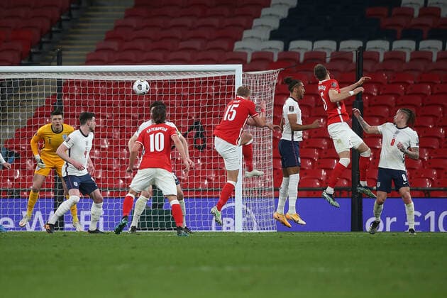 England v Poland 2022 FIFA World Cup, WM, Weltmeisterschaft, Fussball Qualifiers Kamil Glik of Poland heads for goal during the 2022 FIFA World Cup Qualifiers match at Wembley Stadium, London Content Not Available For UK Newspapers Copyright: xPaulxChestertonx FIL-15363-0090