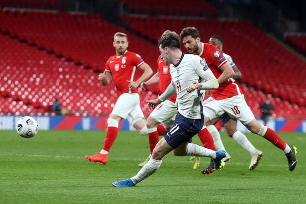 England v Poland 2022 FIFA World Cup, WM, Weltmeisterschaft, Fussball Qualifiers Mason Mount of England crosses the ball during the 2022 FIFA World Cup Qualifiers match at Wembley Stadium, London Content Not Available For UK Newspapers Copyright: xPaulxChestertonx FIL-15363-0117