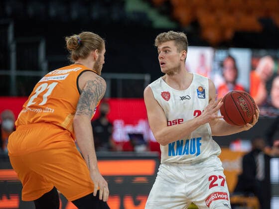 Jonas Weitzel (s Oliver Wuerzburg, 27), Dylan Osetkowski (Ratiopharm Ulm 21), ratiopharm Ulm vs. S.Oliver Baskets Wuerzburg, Basketball, Bundesliga, BBL, easycredit, 29. Spieltag, Spielzeit 2020 2021, 01.04.2021, ratiopharm Ulm vs. S.Oliver Baskets Wuerzburg, Basketball, Bundesliga, BBL, easycredit, 29. Spieltag, Spielzeit 2020 2021, 01.04.2021 Neu-Ulm Copyright: xEibner-Pressefoto SaschaxWaltherx EP_EER