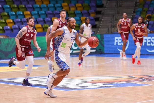 Fraport Skyliners - NINERS Chemnitz, easyCredit BBL Quantez Robertson (Fraport Skyliners, 23). Basketball-Spiel der easyCredit BBL zwischen den Fraport Skyliners und NINERS Chemnitz am 1. April 2021 in der Fraport-Arena in Frankfurt am Main., Frankfurt am Main Hessen Deutschland Fraport-Arena