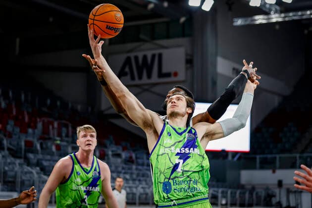 vorne 07 Ethan Happ (Dinamo Banco di Sardegna Sassari) Basketball Champions League 2020 21, Playoof Spieltag 5, Brose Bamberg - Dinamo Sassari 01.04.2021, Bamberg, Brose Arena - Copyright: DanielxLöb