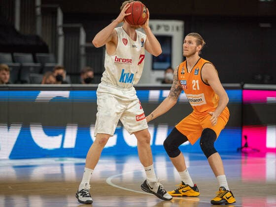 Alex King (s Oliver Wuerzburg, 77), Dylan Osetkowski (Ratiopharm Ulm 21), ratiopharm Ulm vs. S.Oliver Baskets Wuerzburg, Basketball, Bundesliga, BBL, easycredit, 29. Spieltag, Spielzeit 2020 2021, 01.04.2021, ratiopharm Ulm vs. S.Oliver Baskets Wuerzburg, Basketball, Bundesliga, BBL, easycredit, 29. Spieltag, Spielzeit 2020 2021, 01.04.2021 Neu-Ulm Copyright: xEibner-Pressefoto SaschaxWaltherx EP_EER