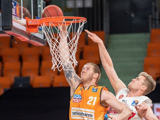 Dylan Osetkowski (Ratiopharm Ulm 21), Jonas Weitzel (s Oliver Wuerzburg, 27), ratiopharm Ulm vs. S.Oliver Baskets Wuerzburg, Basketball, Bundesliga, BBL, easycredit, 29. Spieltag, Spielzeit 2020 2021, 01.04.2021, ratiopharm Ulm vs. S.Oliver Baskets Wuerzburg, Basketball, Bundesliga, BBL, easycredit, 29. Spieltag, Spielzeit 2020 2021, 01.04.2021 Neu-Ulm Copyright: xEibner-Pressefoto SaschaxWaltherx EP_EER