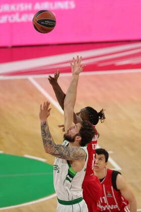 Tip-Off der Partie GER, FC Bayern Basketball vs. Zalgiris Kaunas, Basketball, Euroleague, Saison 2020 2021, 01.04.2021, GER, FC Bayern Basketball vs. Zalgiris Kaunas, Basketball, Euroleague, Saison 2020 2021, 01.04.2021, Muenchen Copyright: xEIBNER MarcelxEngelbrechtx EP_EER