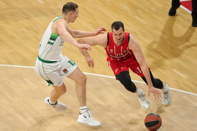 Paulius Jankunas (Kaunas) und Paul Zipser (Muenchen) im Zweikampf GER, FC Bayern Basketball vs. Zalgiris Kaunas, Basketball, Euroleague, Saison 2020 2021, 01.04.2021, GER, FC Bayern Basketball vs. Zalgiris Kaunas, Basketball, Euroleague, Saison 2020 2021, 01.04.2021, Muenchen Copyright: xEIBNER MarcelxEngelbrechtx EP_EER