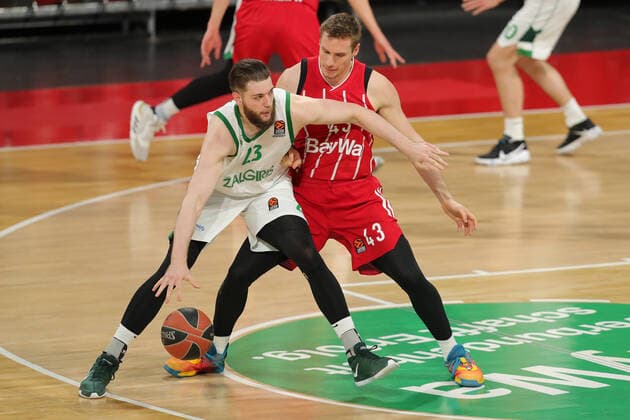 Martinas Geben (Kaunas) im Zweikampf mit Leon Radosevic (Muenchen) GER, FC Bayern Basketball vs. Zalgiris Kaunas, Basketball, Euroleague, Saison 2020 2021, 01.04.2021, GER, FC Bayern Basketball vs. Zalgiris Kaunas, Basketball, Euroleague, Saison 2020 2021, 01.04.2021, Muenchen Copyright: xEIBNER MarcelxEngelbrechtx EP_EER
