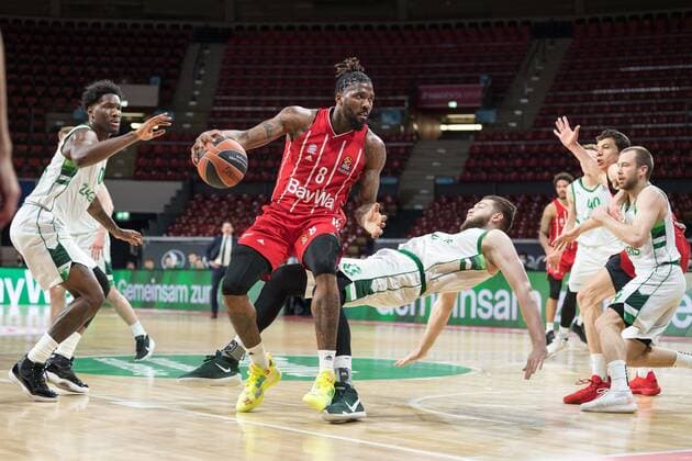 Basketball, Euroleague, day0}.04.2021, FC Bayern München - Zalgiris Kaunas. Im Bild Jalen REYNOLDS (FC Bayern München, 8) und Martinas GEBEN (Zalgiris Kaunas, 23) Offensivfoul. München Audi Dome Bayern Deutschland Copyright: Passion2Press.dex xMarkusxFischerx