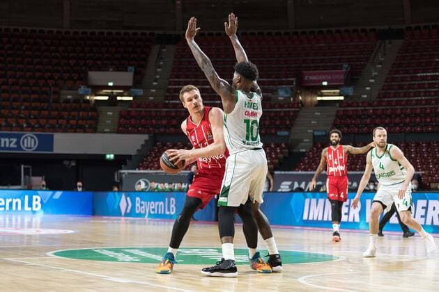 Basketball, Euroleague, day0}.04.2021, FC Bayern München - Zalgiris Kaunas. Im Bild Leon RADOSEVIC (FC Bayern München, 43) und Nigel HAYES (Zalgiris Kaunas, 10). München Audi Dome Bayern Deutschland Copyright: Passion2Press.dex xMarkusxFischerx