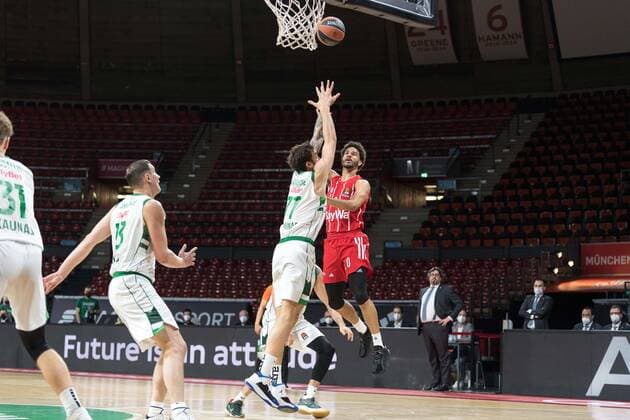 Basketball, Euroleague, day0}.04.2021, FC Bayern München - Zalgiris Kaunas. Im Bild Nick WEILER-BABB (FC Bayern München, 0) und Joffrey LAUVERGNE (Zalgiris Kaunas, 77). München Audi Dome Bayern Deutschland Copyright: Passion2Press.dex xMarkusxFischerx