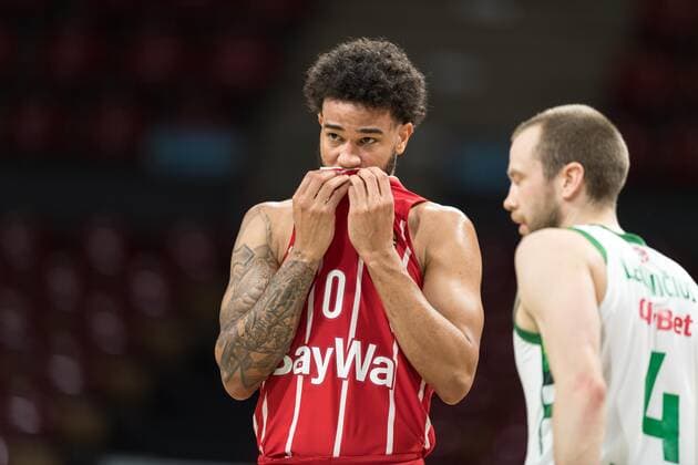 Basketball, Euroleague, day0}.04.2021, FC Bayern München - Zalgiris Kaunas. Im Bild Nick WEILER-BABB (FC Bayern München, 0) bangt wischt Schweiß ab. München Audi Dome Bayern Deutschland Copyright: Passion2Press.dex xMarkusxFischerx