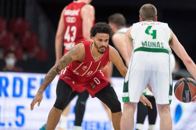 Basketball, Euroleague, day0}.04.2021, FC Bayern München - Zalgiris Kaunas. Im Bild Nick WEILER-BABB (FC Bayern München, 0) und Lukas LEKAVICIUS (Zalgiris Kaunas, 4). München Audi Dome Bayern Deutschland Copyright: Passion2Press.dex xMarkusxFischerx